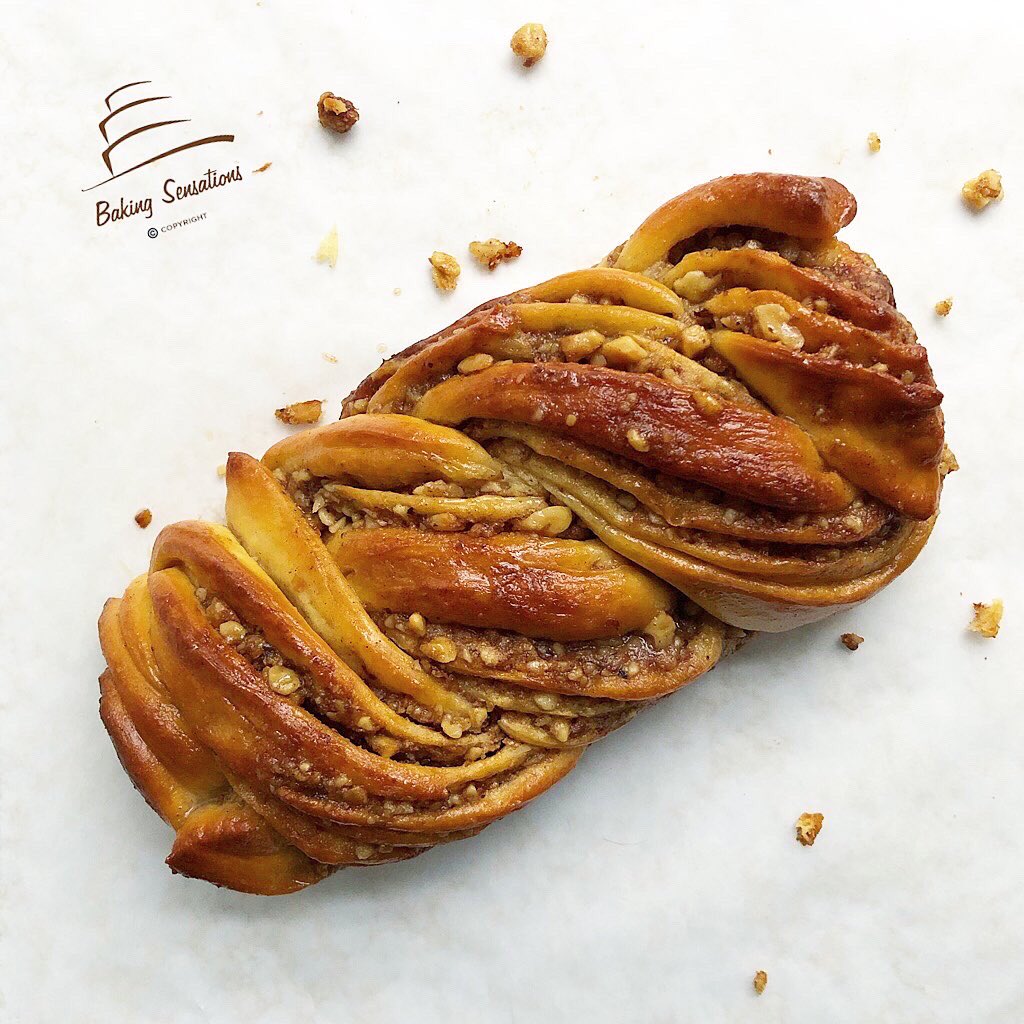 SensationBaking's tweet photo. Gift that Keeps on Giving…

Beautiful braids of twisted dough form this gift of gifts for #Hannukah- a Walnut Honey Cinnamon #Babka! No explanation needed…it’s just YUMMY! https://t.co/qNfzuhC9gD
