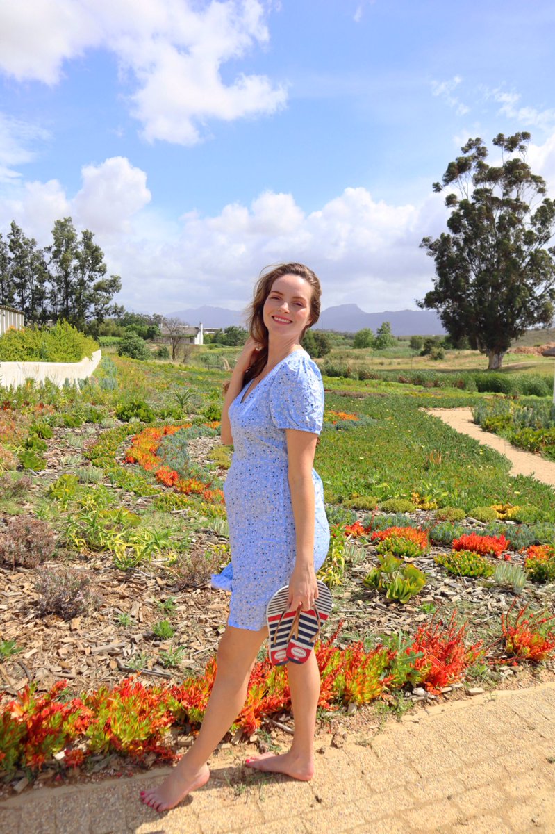 Take a vacation…you deserve it 😊☀️🌸 I’ve definitely activated my Vacation Mode for the festive season. It’s so nice how my #fav sandals brand <a href="/SA_Havaianas_SA/">Havaianas_SouthAfrica</a> encapsulates that summer feeling of freedom I so enjoy to experience💕🩴
#thehavaianaslife