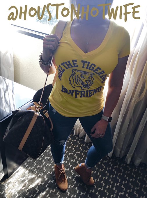 I&rsquo;ll take the job 🐅 🏈 #Geaux #Hotwife #LiveLifeFierce https://t.co/QGF52xZUqk<a href="/tag/geaux"class="tags">#Geaux</a><a href="/tag/hotwife"class="tags">#Hotwife</a><a href="/tag/livelifefierce"class="tags">#LiveLifeFierce</a>