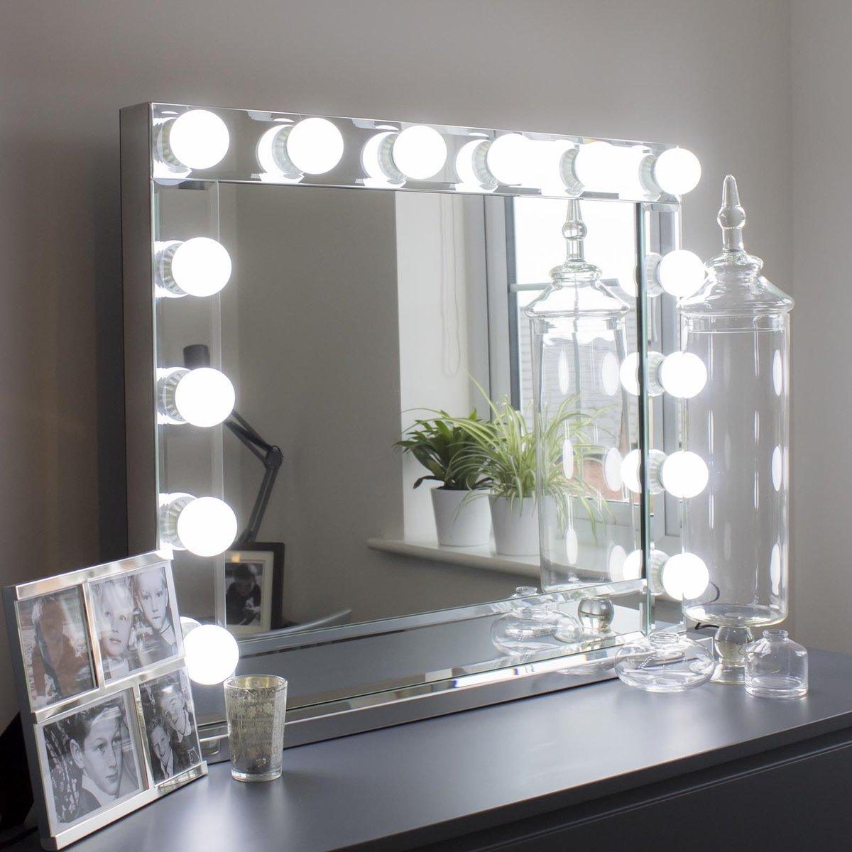 JackStonehouse2's tweet photo. 💥 2 DAYS LEFT OF OUR #BLACKFRIDAY SALE 💥

With 2 days left, make sure you don't miss out on our fanstatic savings!

Our Hollywood Mirrors are in the sale at up to 50% off, now starting from as little as £32.24!

⭐ https://t.co/An1ifC7yH9 ⭐ https://t.co/PnUWrNEbCq