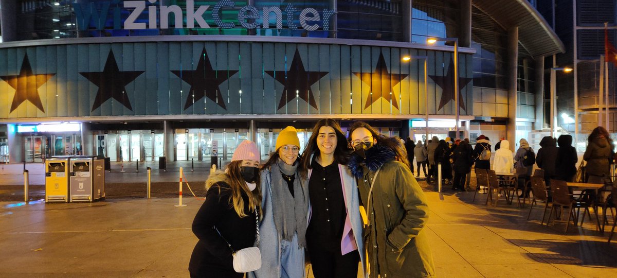 CenamorNoelia's tweet photo. Disfrutando de la música con mi familia y la familia que me ha dado Pablo ❤️ Gracias a todas las personas con las que me reencontré ayer y a las que conocí por formar parte de ese día inolvidable. Nos vemos pronto en más concis! La magia insiste ✨🦄 https://t.co/RPpwbsICwF