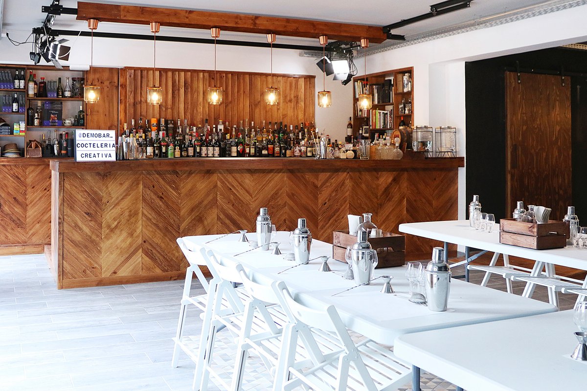 CreativeBar's tweet photo. ¡Estrenamos sección en nuestra tienda! Tenemos varias experiencias disponibles con nuestro nuevo concepto #CataCracks ¡Descubre de qué se trata!
https://t.co/8hQNGsR5P9 #Barcelona #LesCorts #experiencia #destilados https://t.co/yu7pwwAw0F