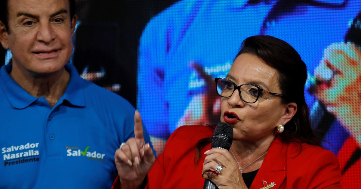 ReutersWorld's tweet photo. Honduras set for woman president as leftist Castro storms towards victory https://t.co/oxHhGfn2yZ https://t.co/fALQdpZXON