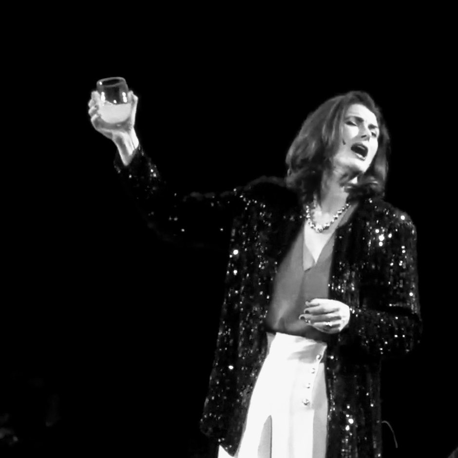 audreyfederici's tweet photo. I’d like to propose a toast… https://t.co/AYS1jWOWii