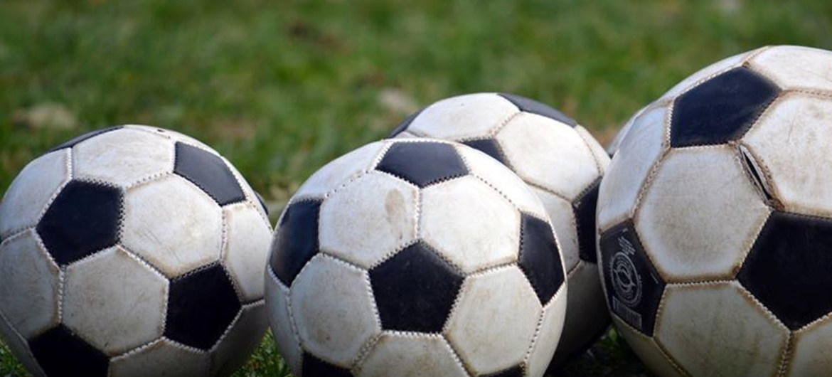 CinuDakar's tweet photo. #SafeHome : FIFA et OMS s’activent contre les violences domestiques. La FIFA et l’OMS ont lancé leur initiative #SafeHome cette semaine, pour alerter le grand public sur les violences domestiques et aider les personnes à risque. 

▶️https://t.co/dTk8LG7VN0

#kebetu #senegal #C221 https://t.co/0iZP2DBePQ