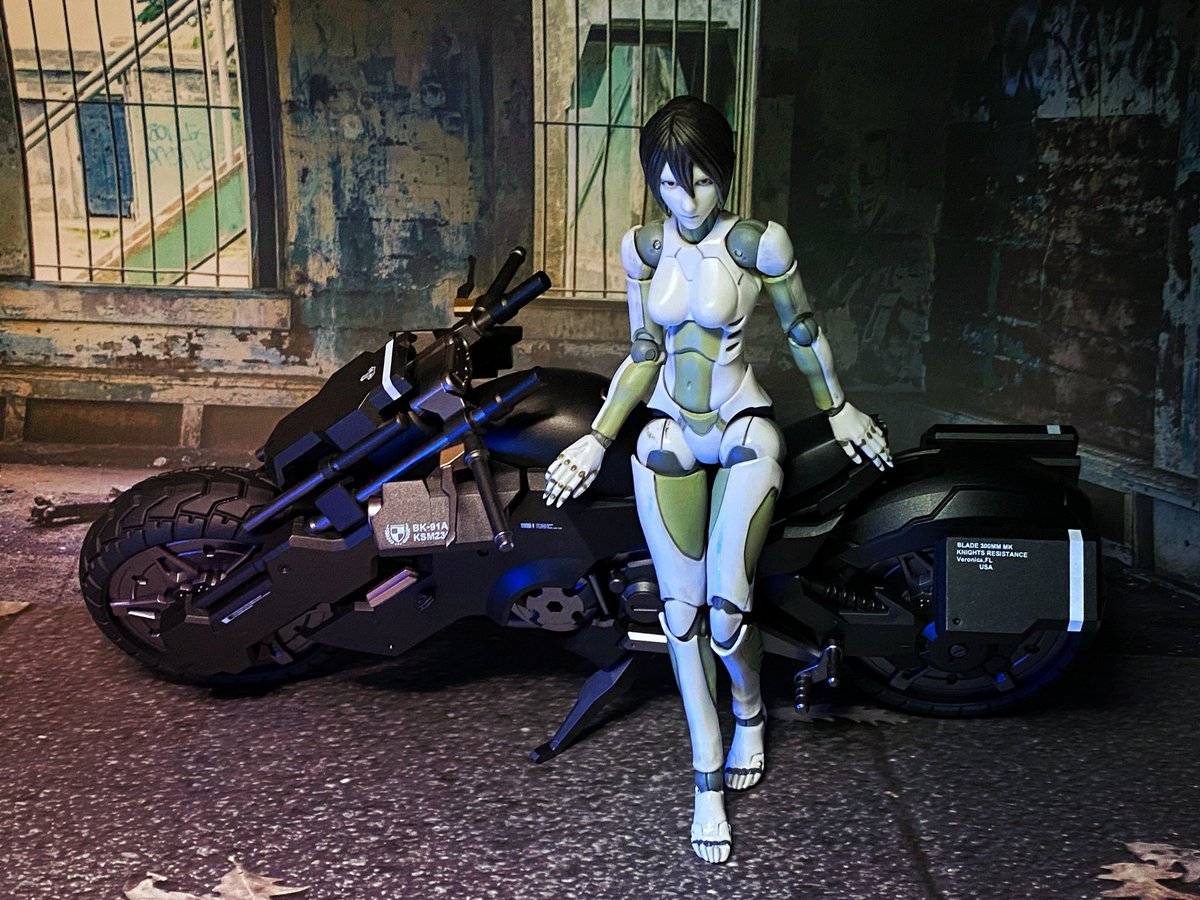 ume_hap's tweet photo. #夜のフィギュア撮影会
お題 『フリー』
バイクが届いたから撮影練習
#合成人間 乗り物乗せたい
近未来なバイクがいい
#BK91A カッコいいッ❗️
バイオメガっぽい!
ネットや秋葉原で探す
中古のはずが未開封でラッキー
バイクの知識ない
撮った経験ないから難しい!
疾走感出したい!
練習あるのみ! https://t.co/NFLGUbFpZc
