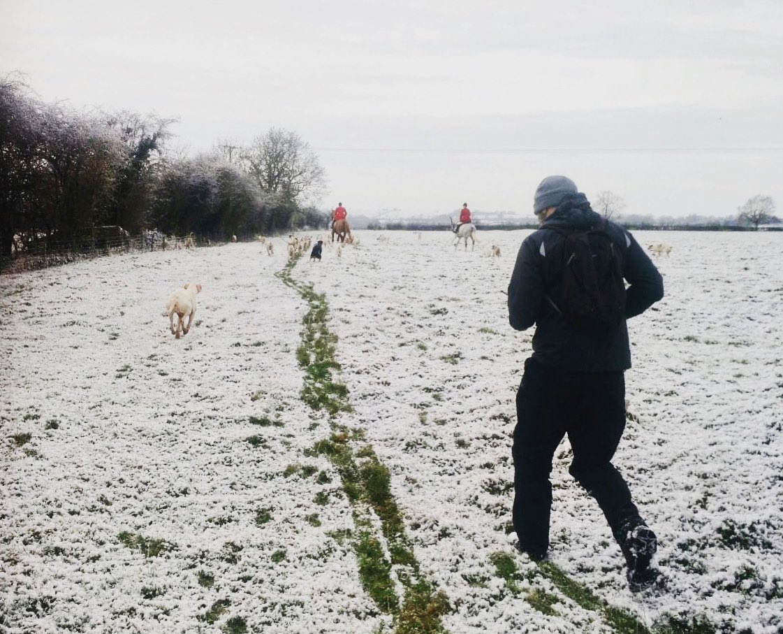 ENorthantsSabs's tweet photo. Currently #sabbing the #quornhunt with our friends from @nottinghuntsabs. Itβs a tad chilly βοΈβοΈ but anything to stop them murdering our #wildlife .
#hunting #foxhunting #huntsabs #trailhuntlies #foxkillers #huntsaboteurs https://t.co/mGWw7eaNgG
