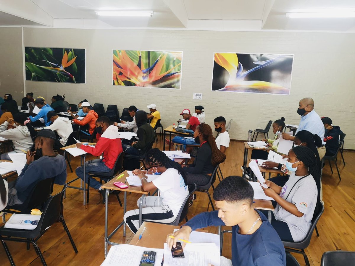 AlbertFritz_'s tweet photo. I am pleased to report that the Department of Community Safety #DOCS has been providing a safe space for study to 60 grade 12 learners from schools in Hanover Park to prepare for the 2021 National Senior Certificate (NSC) examinations. #WCSafety 

➡️ https://t.co/qW5B4ImR2T https://t.co/Dgt4sbUkf3