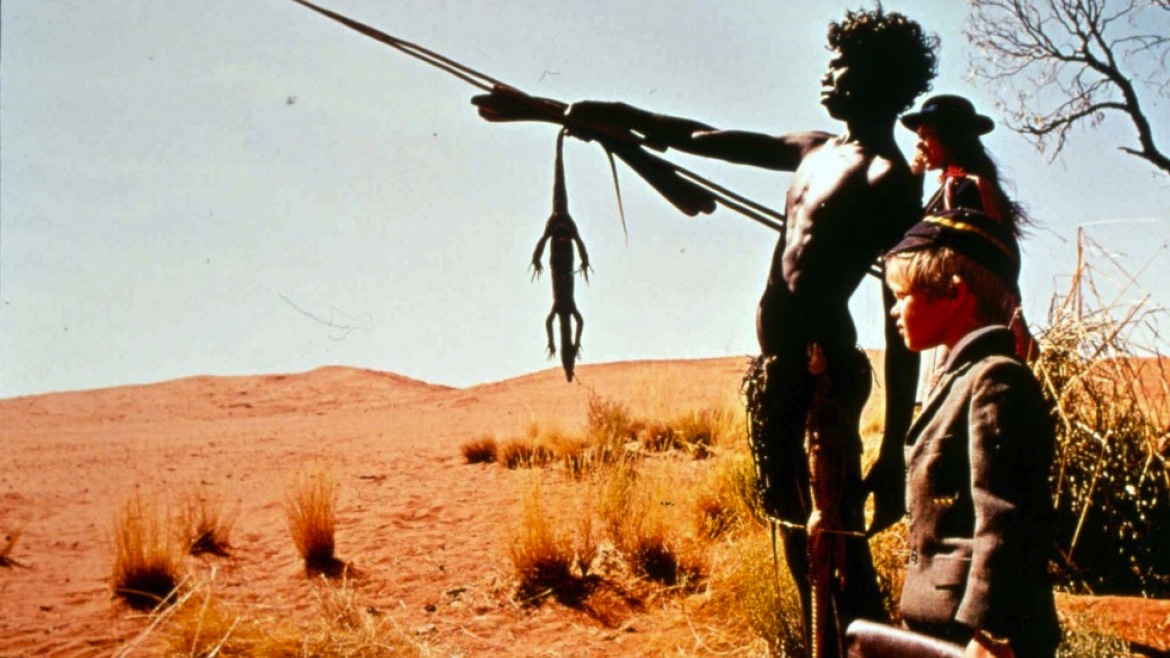 L’adolescent de Walkabout, de N. Roeg (1971) était devenu un pilier du cinéma australien, jusqu’à incarner le héros vieillissant et blessé de Charlie’s Country (Rolf de Heer, 2013). #DavidGulpilil est mort à 65 ans.