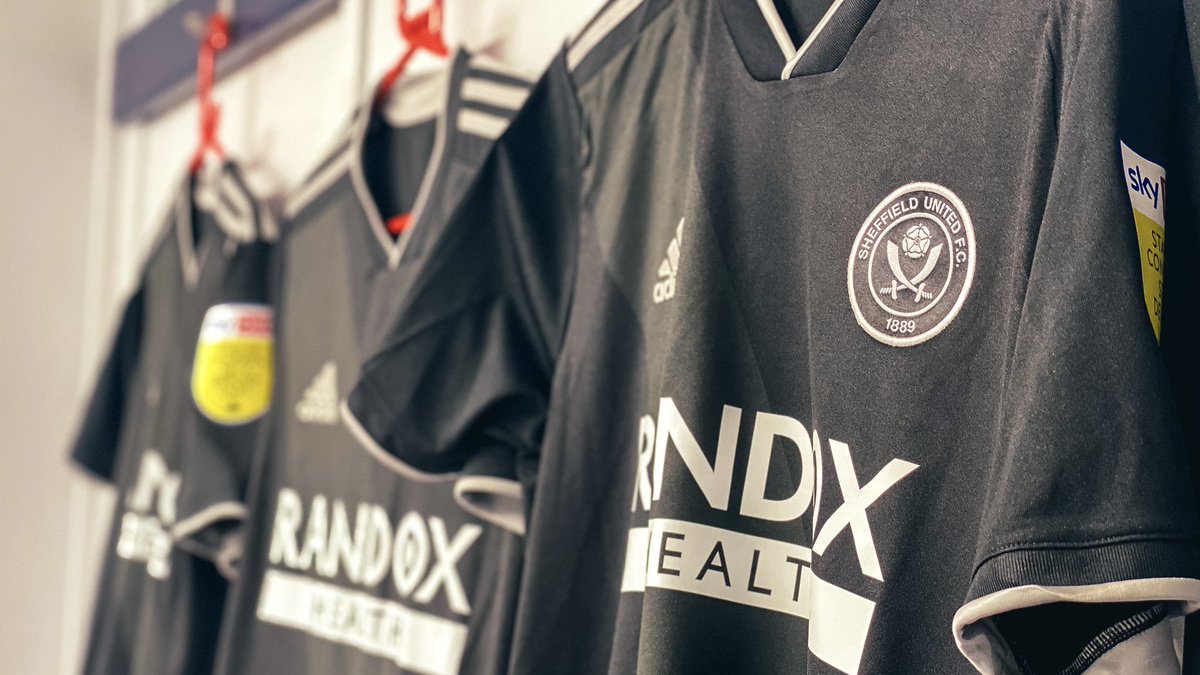 SUFCTurk's tweet photo. 🚨 Bristol City galibiyetimizi Türkiye'deki taraftarlarımızla kutlamak için 3 adet forma hediye ediyoruz!!! 🎉

Çekilişe katılabilmek için 👕

Bu tweeti RT etmeniz ve @SUFCTurk 🇹🇷 hesabını takip etmeniz yeterli. 🔥

Kazananlar 4 Aralık Cumartesi açıklanacak. ⚔ https://t.co/aaFJ4Npz2U