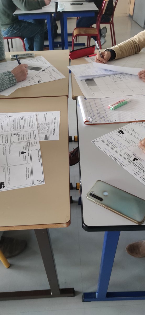 Jaubert_Marj's tweet photo. Formation #chefdoeuvre à #Blaye À partir d'un diagnostic faire émerger une problématique et trouver des solutions en produisant des Idées #ideation #brainwritting Avec mon super binôme @Mann_celine3 💪 @AcBordeaux https://t.co/VRunldrzKF
