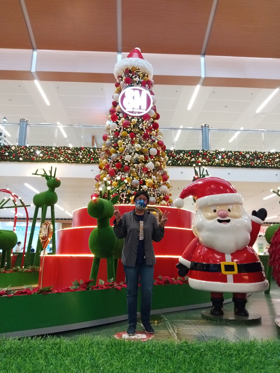 adizonb's tweet photo. @smsupermalls Enjoying my me-time at SM East Ortigas #ChristmaSayaAtSM @smsupermalls https://t.co/ofXnM9YuHO