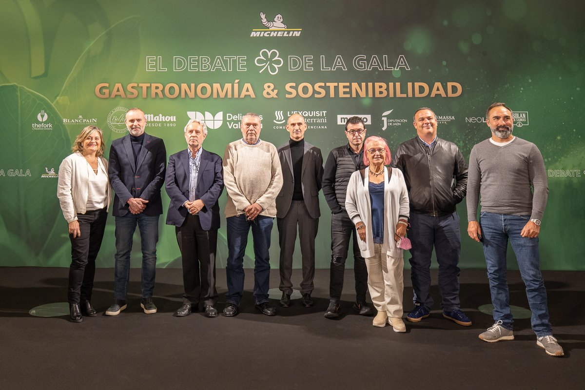 GuiaMichelin_ES's tweet photo. Mira con quién estamos en Valencia grabando el Debate de la Gala: @chefdelmar, @RicardCamarena, @rdelacalle, #ElviraFernandez... Se emitirá en nuestra WEB el viernes 10 de diciembre. ¡No te lo pierdas!
#MICHELINSTAR22 #GUIAMICHELINESPT #DeliciousValència #LExquisitMediterrani https://t.co/PwgdyIlkpw