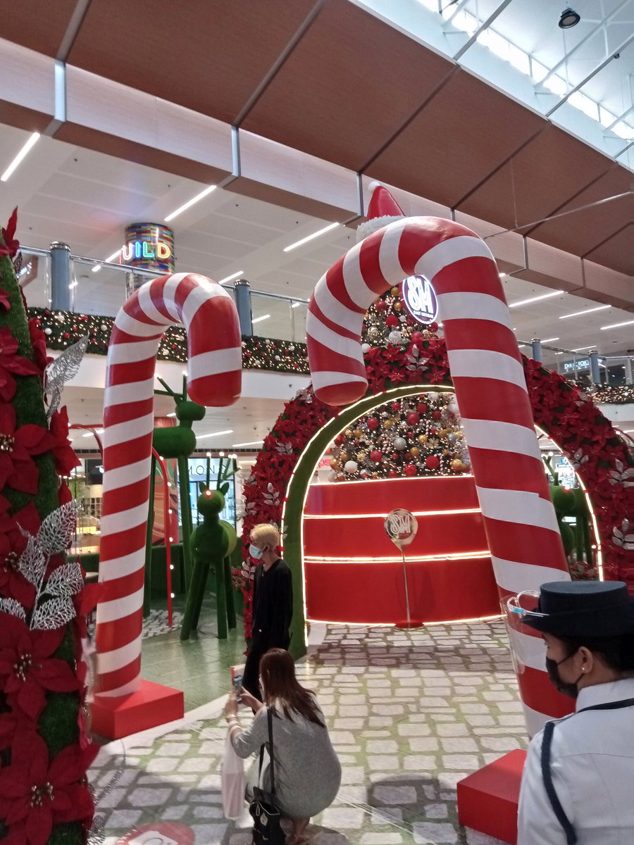 adizonb's tweet photo. #ChristmaSayaAtSM @smsupermalls Been a while since I've visited @smeastortigas Love the Christmas decors and had a bit of shopping done https://t.co/D6qP9X3Hk9