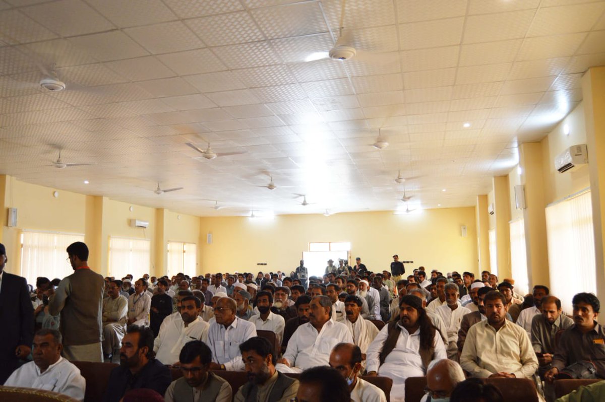 ZahoorBuledi's tweet photo. CM Quddus Bizenjo along with provincial ministers meeting with the notables of Turbat in an interactive assembly. Suggestions forwarded by the notables would be considered in policy/decision-making for timely resolution of public issues. https://t.co/vSicd4F4E9