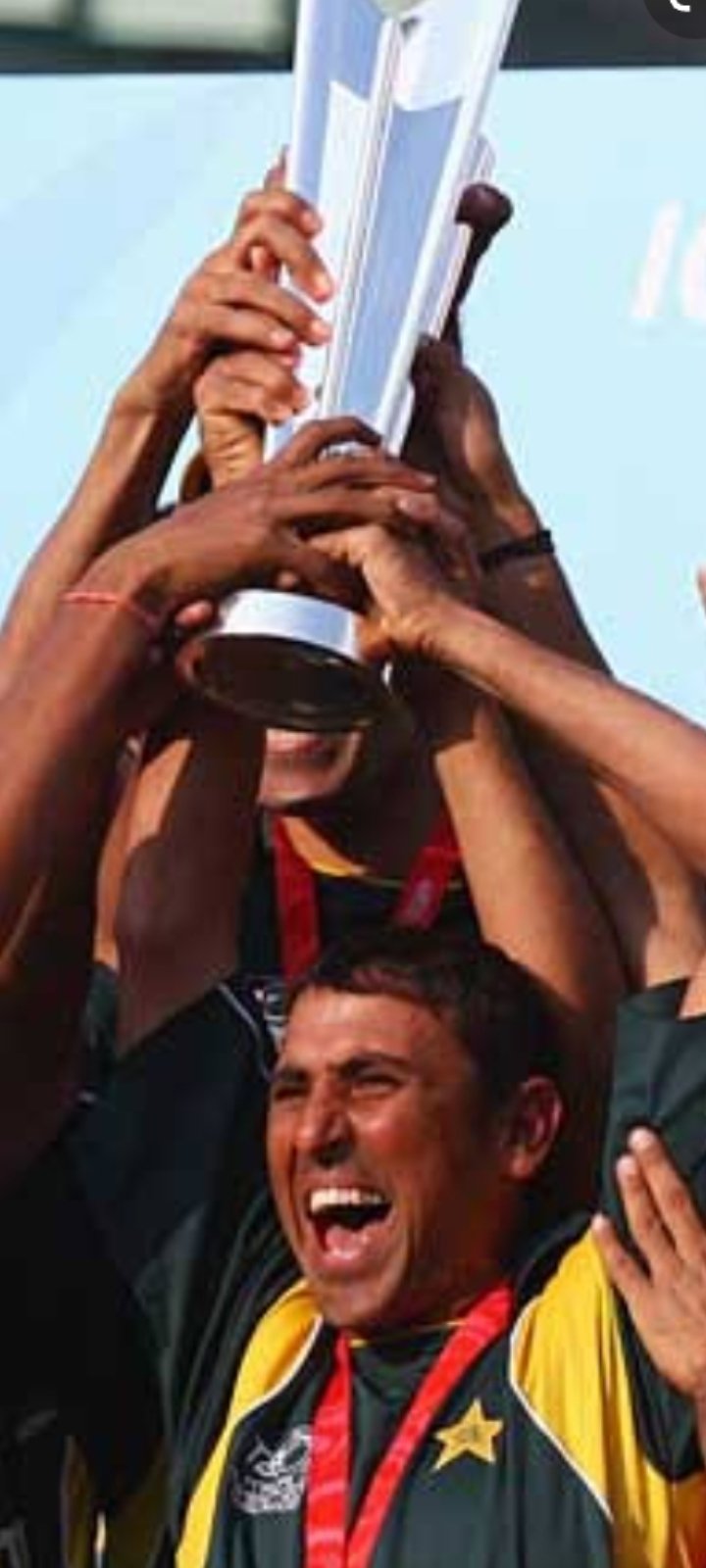 Happy birthday  Younus khan ,greatest test player and the wc 2009 winning figurehead  