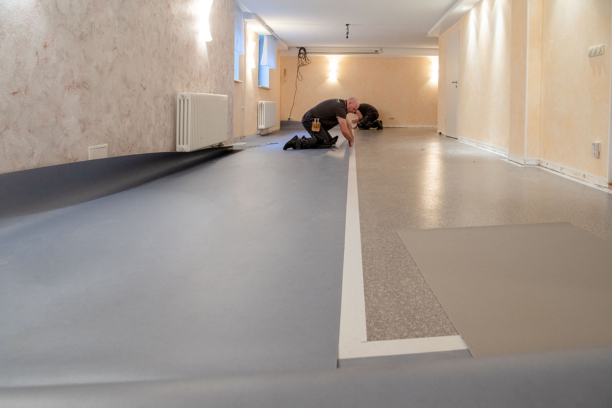 AltroFlooring's tweet photo. An adhesive-free floor gives you no fuss repair and maintenance, with ease of access to the subfloor allowing you to readily identify and fix problems. Find out more: https://t.co/B6mZARhZwJ #Altro #adhesivefree #contractor #installation #easyrepair #snagging https://t.co/chb8AbTKjI
