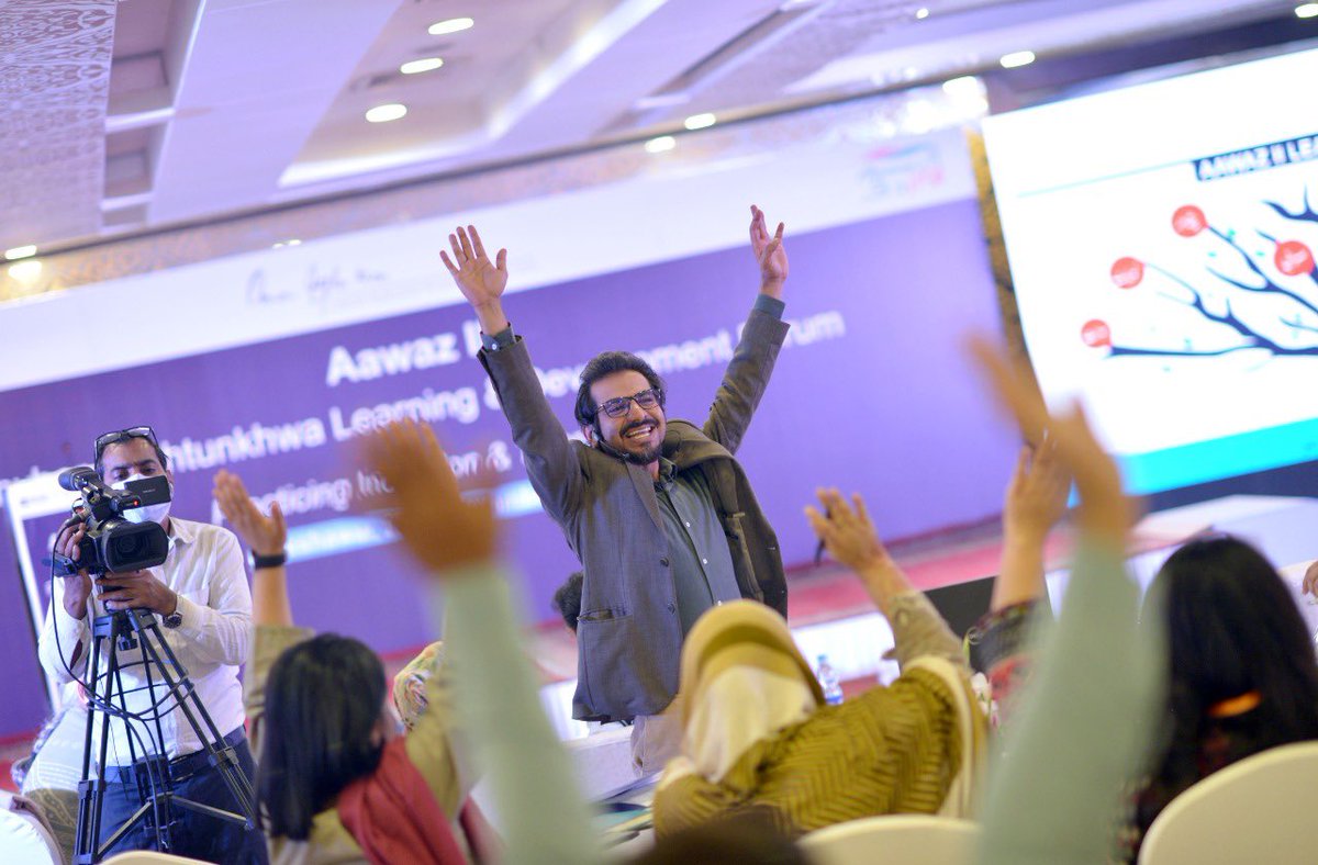 jaliawala's tweet photo. Lovely facilitating #AwazDo #KPK Learning &amp; Development forum on Practising Inclusion &amp; Tolerance. Beautifully diverse gathering with minorities, people with disabilities and transgenders all together!
.
#AwazDo is a @pkBritish programme https://t.co/8I12MaixC6
