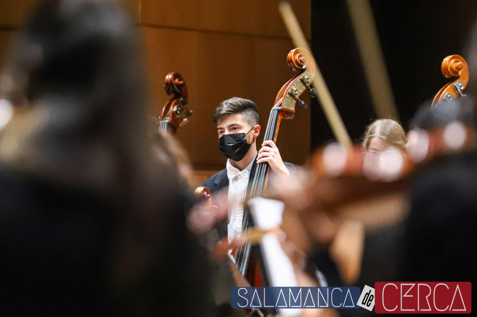 SdeCerca's tweet photo. 🎻 Arranca la nueva temporada de la Joven Orquesta Sinfónica Ciudad de Salamanca. 

🔗Galería disponible en la web de la mano de @dtapiaph &amp; @sdm_icro 

➡️https://t.co/LidfSAHVxi https://t.co/0OdEqvw2VG