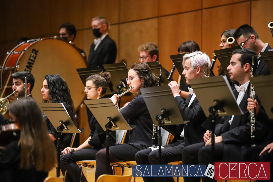 SdeCerca's tweet photo. 🎻 Arranca la nueva temporada de la Joven Orquesta Sinfónica Ciudad de Salamanca. 

🔗Galería disponible en la web de la mano de @dtapiaph &amp; @sdm_icro 

➡️https://t.co/LidfSAHVxi https://t.co/0OdEqvw2VG