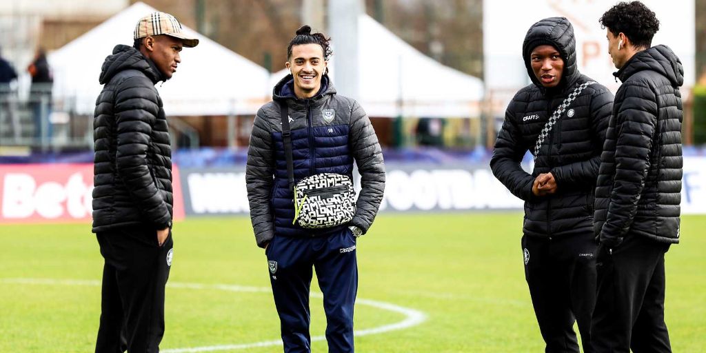 ToulouseFC's tweet photo. Retrouvailles entre pitchouns avant le coup d'envoi hier.

Bonne suite de saison à @10Zgars 🙂 https://t.co/RVenDsbObN