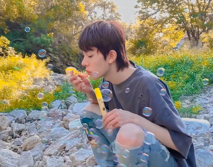 chimmychumjung1's tweet photo. 𝐈𝐤𝐚𝐰 𝐥𝐚𝐧𝐠 𝐚𝐧𝐠 𝐥𝐚𝐠𝐢𝐧𝐠 𝐭𝐢𝐧𝐚𝐭𝐚𝐧𝐠𝐢
-Heeseung

"𝑆𝑖𝑛𝑐𝑒 𝐼 𝑐𝑎𝑛'𝑡 𝑏𝑒 𝑤𝑖𝑡ℎ 𝑦𝑜𝑢 𝑟𝑖𝑔ℎ𝑡 𝑛𝑜𝑤 𝐼 𝑤𝑖𝑙𝑙 ℎ𝑎𝑣𝑒 𝑡𝑜 𝑏𝑒 𝑐𝑜𝑛𝑡𝑒𝑛𝑡 𝑗𝑢𝑠𝑡 𝑑𝑟𝑒𝑎𝑚𝑖𝑛𝑔 𝑎𝑏𝑜𝑢𝑡 𝑤ℎ𝑒𝑛 𝑤𝑒 𝑤𝑖𝑙𝑙 𝑏𝑒 𝑡𝑜𝑔𝑒𝑡ℎ𝑒𝑟 𝑎𝑔𝑎𝑖𝑛" https://t.co/dU5Gj1xlQU