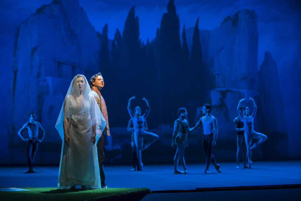 TheatreHD's tweet photo. 30 ноября в 19:00 в Москве в зале «Зарядье» пройдет специальный и единственный показ оперы-балета «Орфей и Эвридика» в постановке Джона Ноймайера (!) и встреча с тенором Дмитрием Корчаком! Будет о-о-очень красиво и интересно, приходите.
Билеты здесь: https://t.co/kMJ7qDzl07 https://t.co/DHZS80nZAf