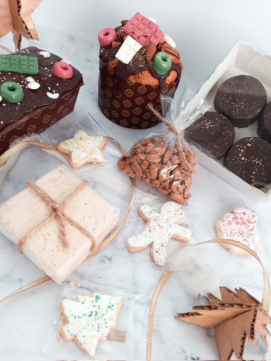 PopiG_15's tweet photo. Holi vengo a contarles que este año vamos a estar preparando cajas empresariales. Asique si saben de alguien que esta buscando opciones y no quiere terminar en la caja horrorosa del mercado, ya saben... @sofigilpasteleria mi ig 🎅👩‍🍳 https://t.co/OITX2iuIOI