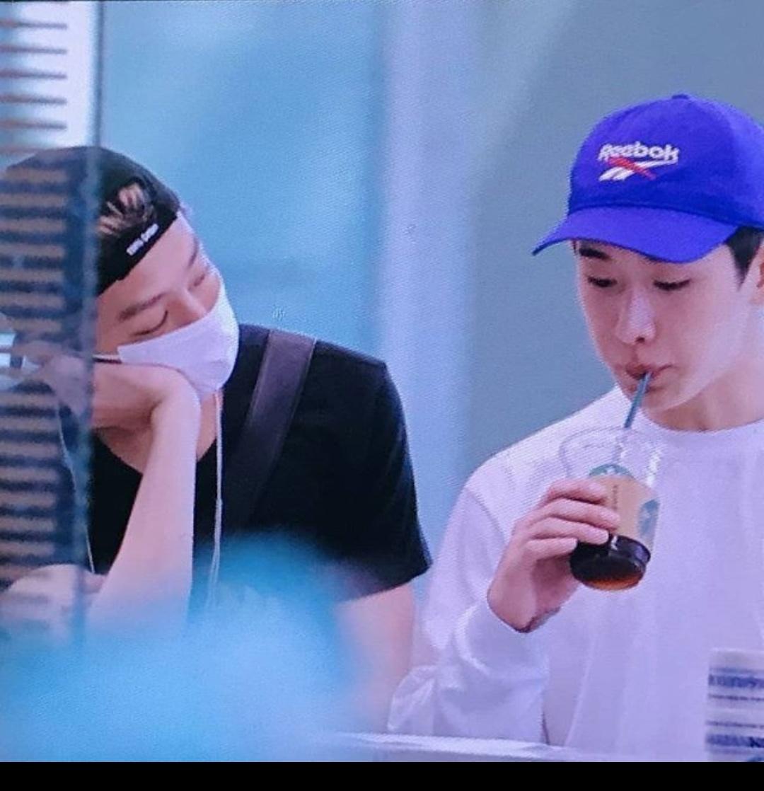 Julia_20PP's tweet photo. #hyungwonho
Хочу что б когда-нибудь нашёлся  человек который так же смотрел на меня как эти двое друг на друга https://t.co/btYsyGLPoW