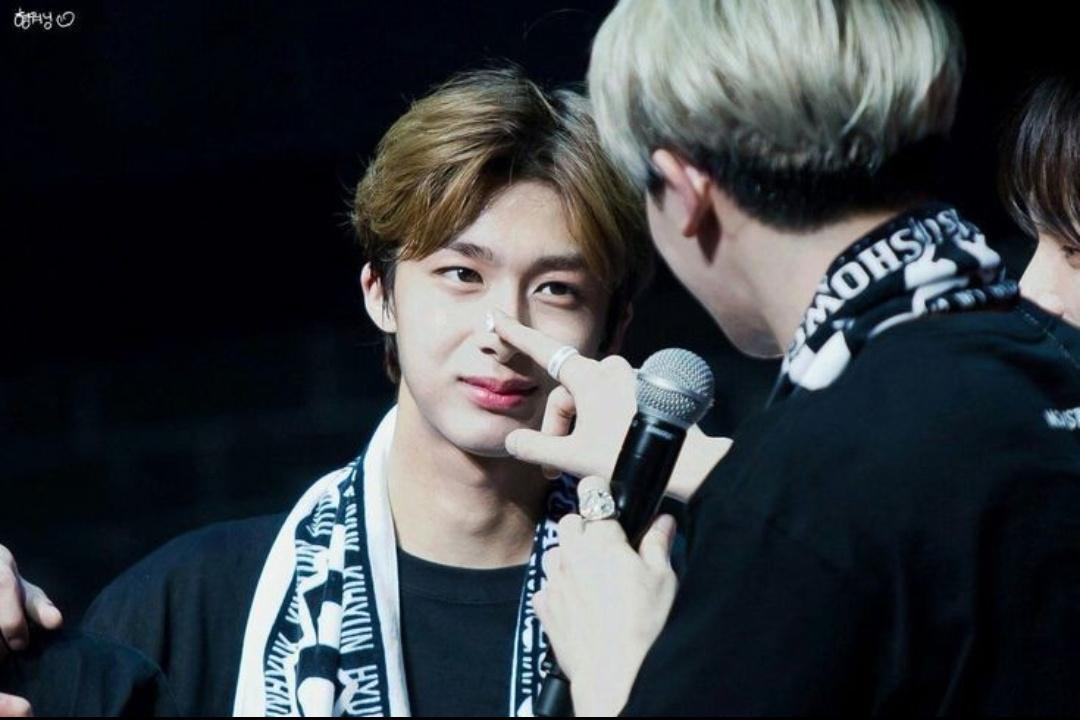 Julia_20PP's tweet photo. #hyungwonho
Хочу что б когда-нибудь нашёлся  человек который так же смотрел на меня как эти двое друг на друга https://t.co/btYsyGLPoW