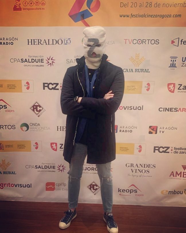 SuperCriticoZgz's tweet photo. Ayer como buen criticó, estuve en el @FescineZaragoza, un certamen que cumple ya su 26 edición. Mucho que valorar, mucho que criticar, pero también mucho que disfrutar. Enhorabuena a todos lo galardonados 🏆 @ZaragozaCDF @milunahistorias @3lemon #ElArteDeCriticar https://t.co/UoRSMmO2Pa