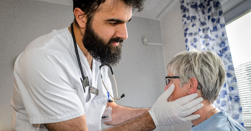 umeauniversitet's tweet photo. Samspelet under läkarbesöket i primärvården har betydelse för patientens tillgång till #cancervård genom att patientens och läkarens perspektiv, tankar och önskningar, steg för steg då kan förenas, visar Cecilia Hultstrand i sin doktorsavhandling.