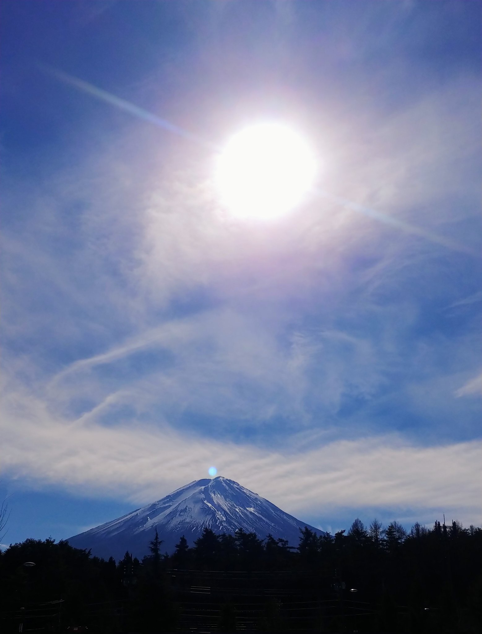 山田栄子 今日は ステキな光の富士山に出逢えました 空が 雲が 空気が 光の中で踊っているようで 私もスピリチュアル感覚があるのかなあ なんてね 艸 フフフ T Co 7to0smesrp Twitter