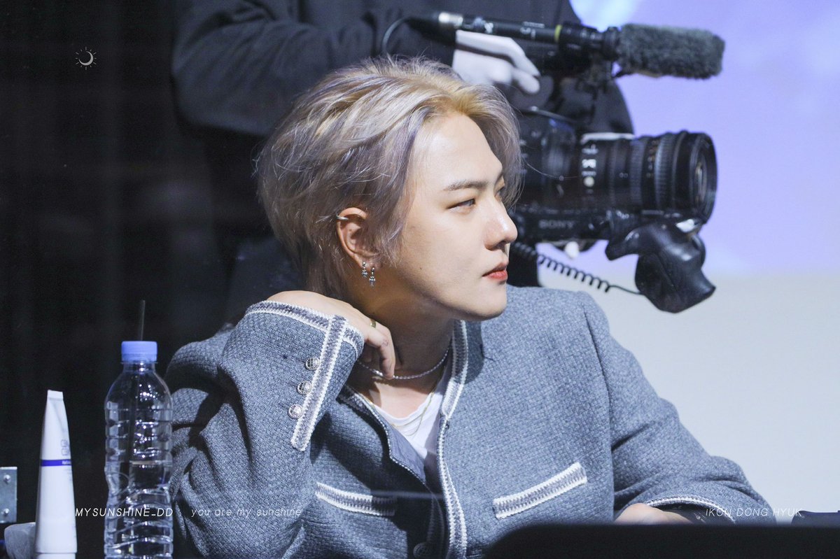 211128 어제 진짜 왕자 그자체였어,,🥲💛

#아이콘 #iKON #동혁