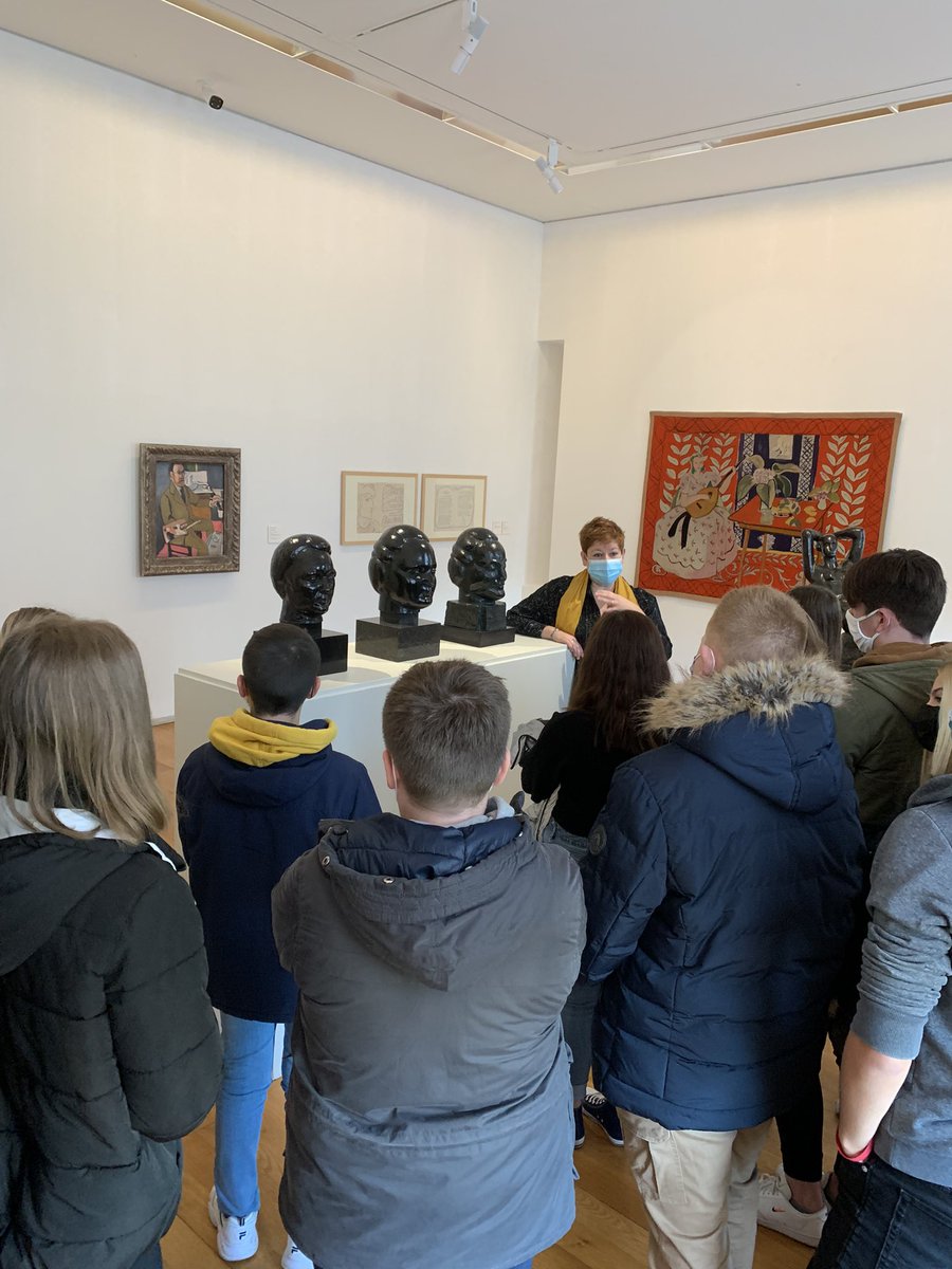 ArtsPla06's tweet photo. Collège De l’Ostrevant à Bouchain 👍Première sortie pour les 34 et 31 ! #PEAC au #MuseeMatisseNord  Palais Fénelon, patrimoine culturel. Appréhension sensible de l’œuvre par le biais du portrait @AcLille @museeMatisse https://t.co/KjVWtlePKp