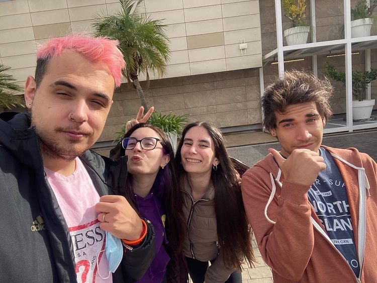 LynaVps's tweet photo. el team anormal 💖✨ #locaenamorada @SrtaLyna @Augus_vidal @mel_vallejosOk @Nilcobax Los amooo <3 https://t.co/ZRD9pNZv44
