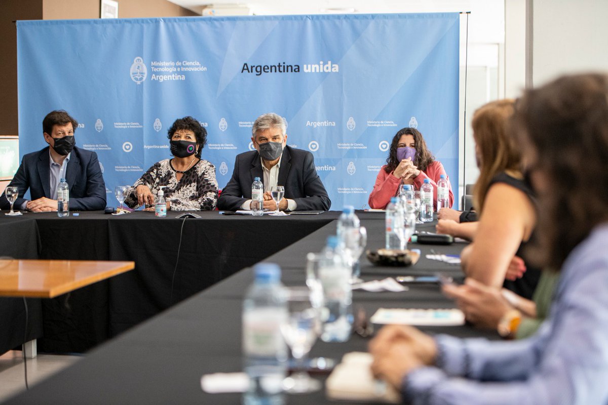 innovacionar's tweet photo. Ya estamos trabajando en las bases de la convocatoria de @agenciaidiar: Proyectos de Investigación Orientada (PICTO) sobre Géneros y Diversidad. Para tener una mirada federal, dialogamos con referentes del sistema científico universitario y organismos públicos de todo el país. https://t.co/kaz8Mw0Mzn