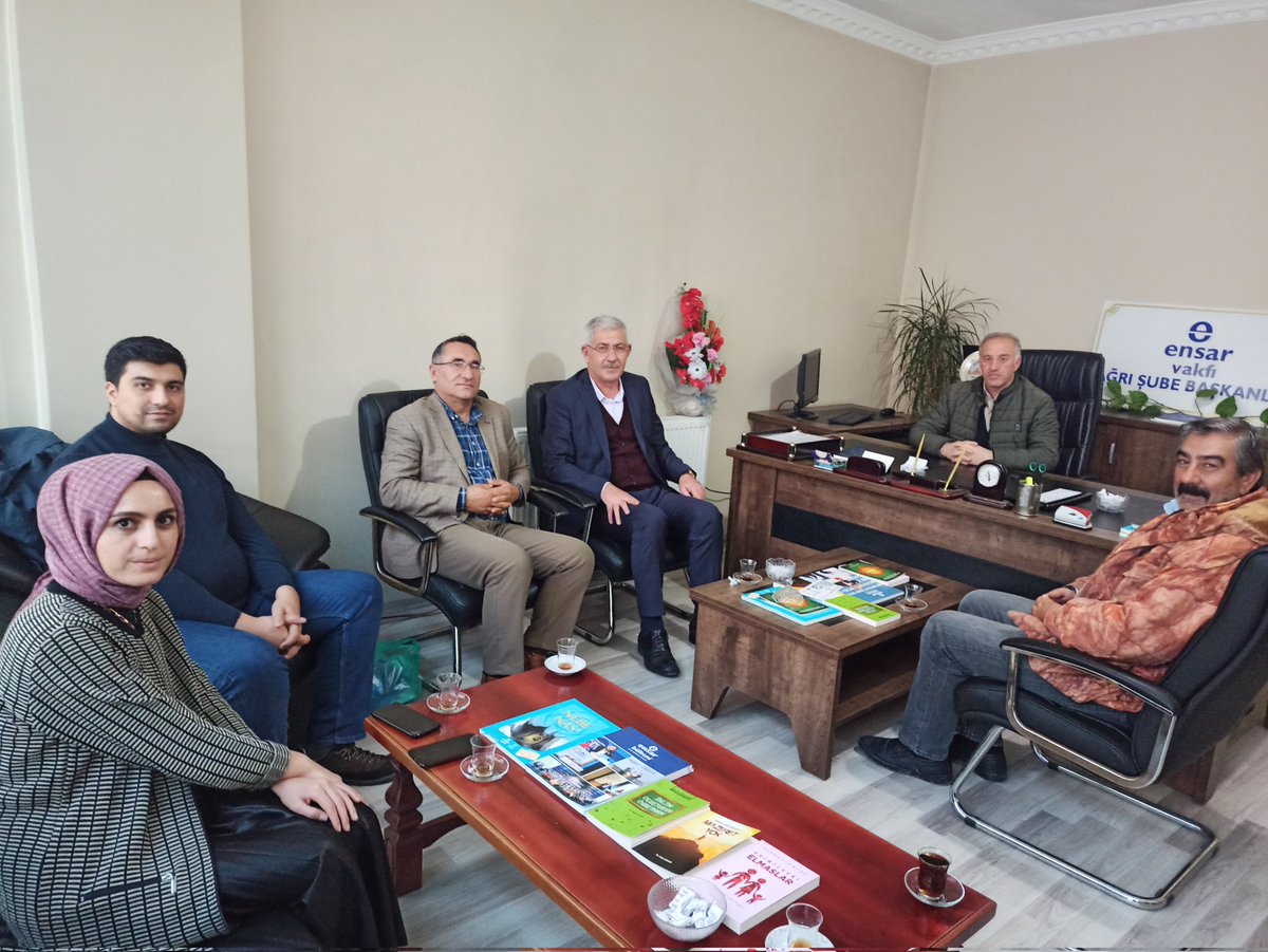 Muratsamsam04's tweet photo. Önceki dönem Ağrı Ticaret odası başkanı sayın Mehmet Erat , Ağrı Ensar vakfı şube başkanlığını ziyarette bulundu,kendilerine şahsım ve vakfım adına teşekkür ederim.@EnsarVakfi  @mehmeterat04  @Muratsamsam04 @AgriGencEnsar04  @LmazGoksun @fuatyontar https://t.co/P8zvLmWtrA