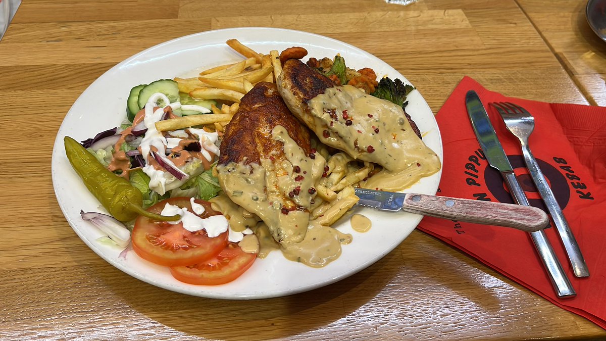 Don’t forget to treat yourself well with delicious food 🤤#loveyourself #food #afterschool #Foodie <a href="/MetropoliaBiz/">Metropolia Business School</a>