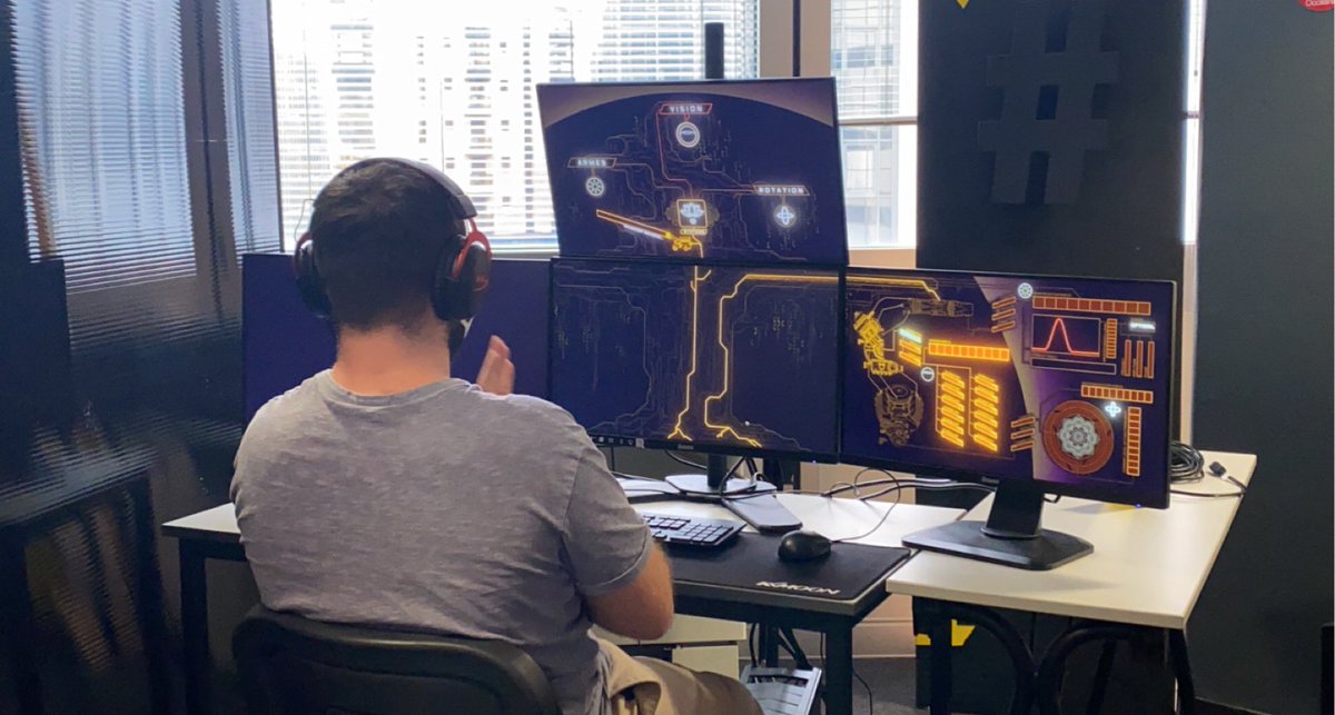 DeckDefense's tweet photo. Aujourd'hui nous testons un jeu VR 

Réalisé par des anciens élèves de l'Etpa https://t.co/xVsBX50rIc