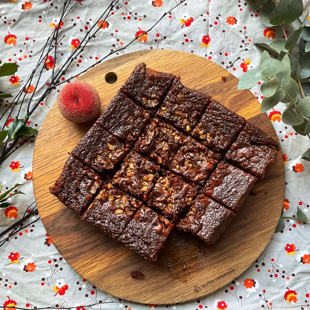 •Date &amp; Walnut 
This rich cake would leave you dreaming of far away landscapes 🌅🌄 
By @nicks_fine_foods 🥰