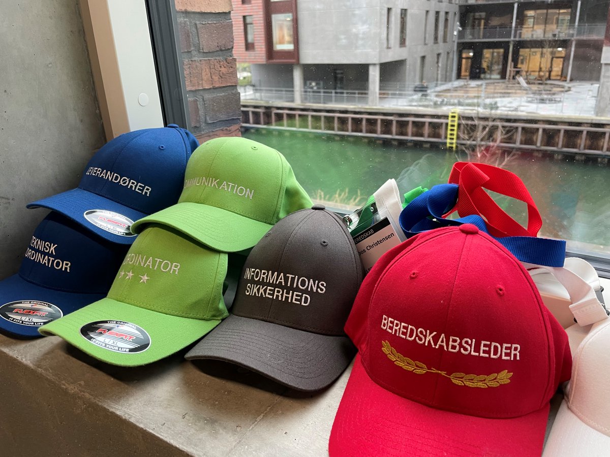 20 morgenfriske deltagere trodsede vintermørket en kold novemberdag i Aarhus for at høre <a href="/fhelweglarsen/">Frederik Helweg</a>  dele ud af sine praktiske erfaringer om, hvordan vi arbejder med beredskabsplaner i <a href="/DevoteamDenmark/">Devoteam Denmark</a>.