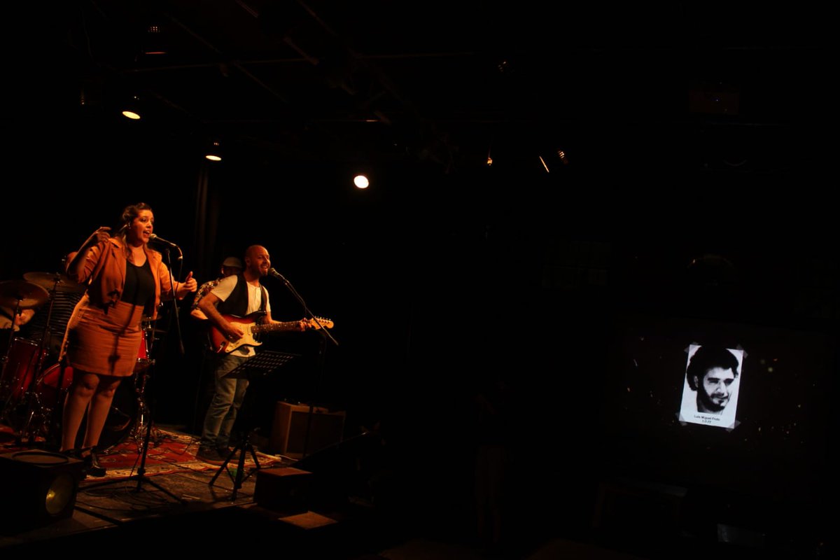 Memoria3F's tweet photo. Otra hermosa noche presentando #MemoriaDeLaPersistencia junto a @temporalcancion
 
Los textos de "Mary" Valiño, el Negro Fruto, Rosa Godoy, Carlos Cruspeire y "Franca" Ricci volvieron a emocionarnos y a hacerlos #presentes, esta vez en Arte y Vida.

#Memoria #TresDeFebrero https://t.co/Vk1zeMks9h