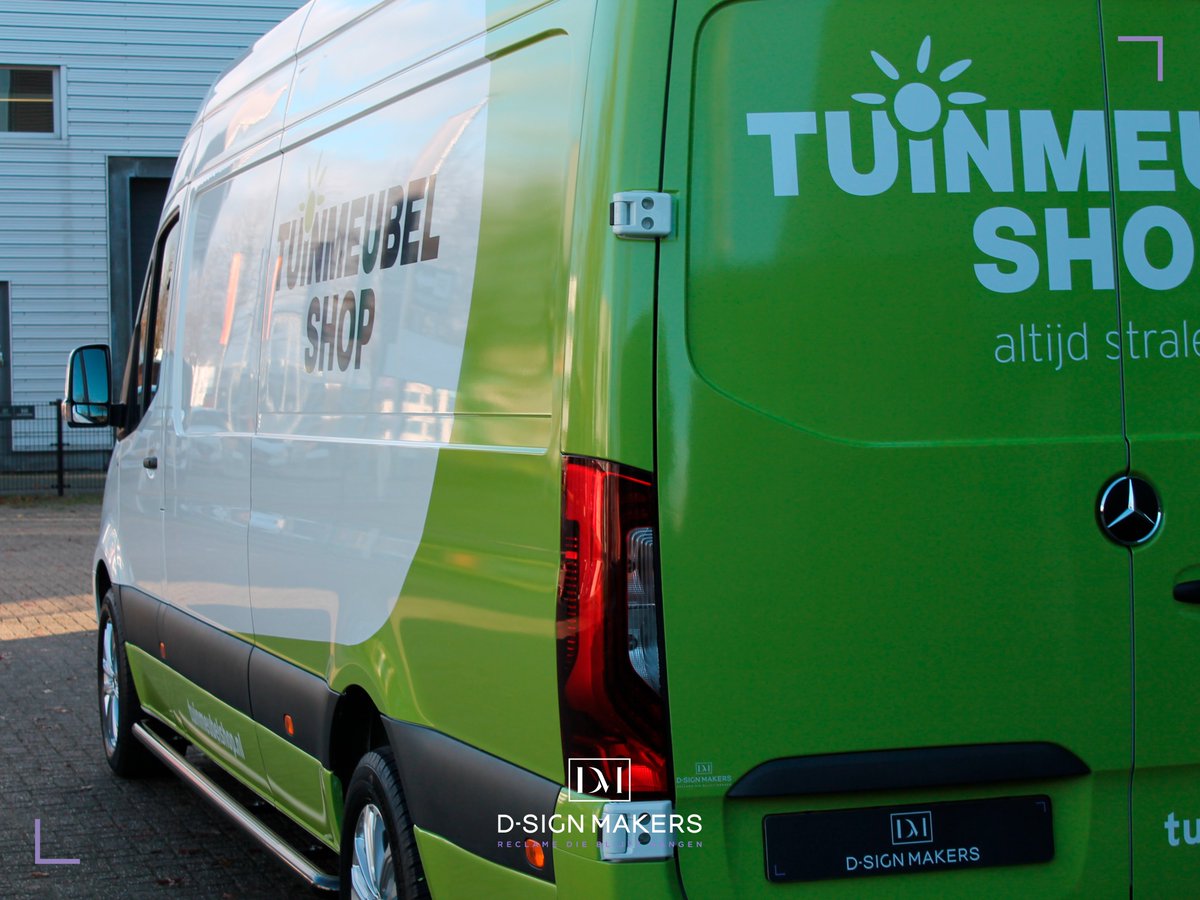 AUTOBELETTERING
Klaar voor oplevering. Deze nieuwe Mercedes Sprinter van @Tuinmeubelshop voorzien van hun huisstijl. 
#reclamedieblijfthangen
#carwrap #autobelettering #huisstijl #wagenpark