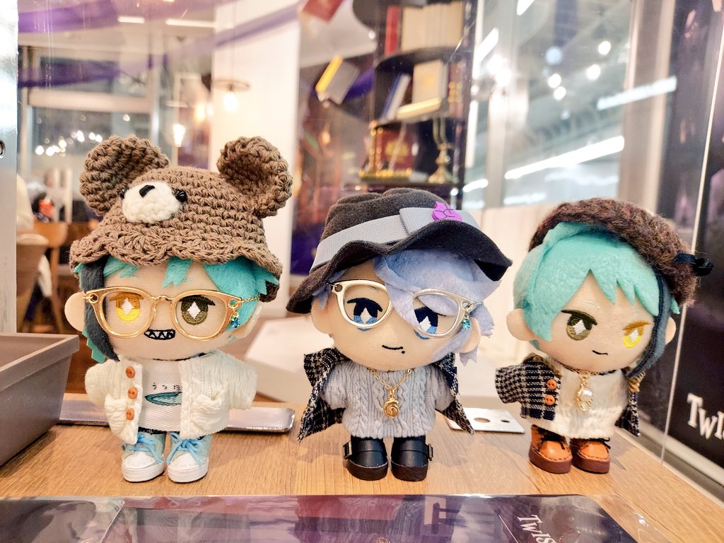 ming_kmt's tweet photo. ツイステカフェ行ってきた～😊
この日のためをせっせと服と靴を作った🙏🏻✨
噂には聞いてたけどドリンクほんとに水だね🤣
生まれて初めて添えられたミントを食べることで味を得ようとしたわ https://t.co/oROwWekXb0