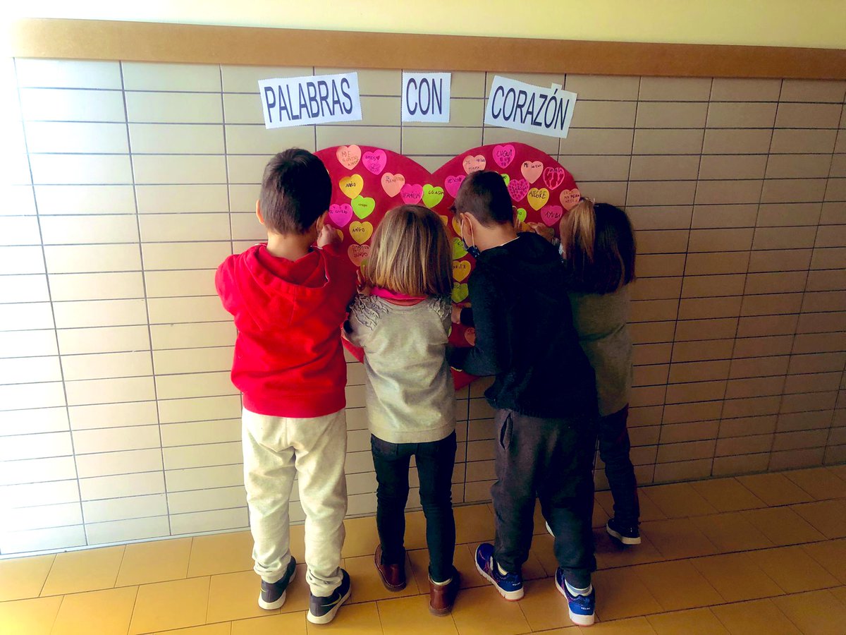 CeipMargaritaSa's tweet photo. ✏️ En 5️⃣años trabajamos las palabras que hacen feliz a nuestro corazón y al de los demás. @educacyl @AmpaMargarita @cfievalladolid #ProyectoLeescribo #abp https://t.co/nbIaMhHWCz