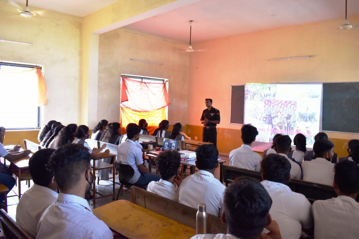 IaSouthern's tweet photo. A Motivational and Awareness Lecture on the theme #JoinIndianArmy was conducted by #ArmyRecruitingOffice, Mangalore at BGS PU Co-Ed College, Karnataka for students of Class 11th & 12th. Approximately 150 students attended the event.
#SouthernCommand
#ServeTheNationWithPride https://t.co/eKbvUv0Rmn