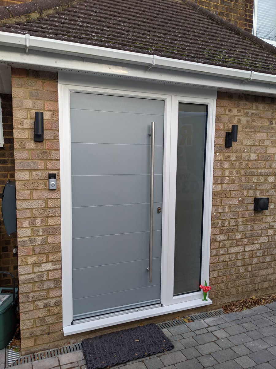 A stunning Sliver Grey Vico Solid Virtu-AL composite door fitted with a super secure Ultion lock in #StAlbans  
Contact us for your no obligation quote!
@Ultionlock @Virtuosodoors #ultion #ultionlocks #ultionlock #homeimprovements  #compositedoor #compositedoorsuk #door #doors