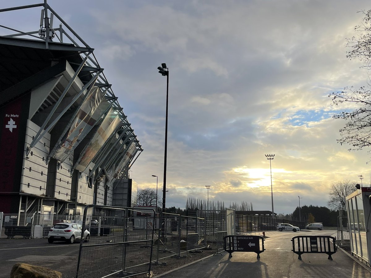 NewStade's tweet photo. 📍Parvis de La Tribune Ouest 

Les aménagements se poursuivent ; création des accès pour les bus d’équipes par exemple . https://t.co/bGxBlVCBrd