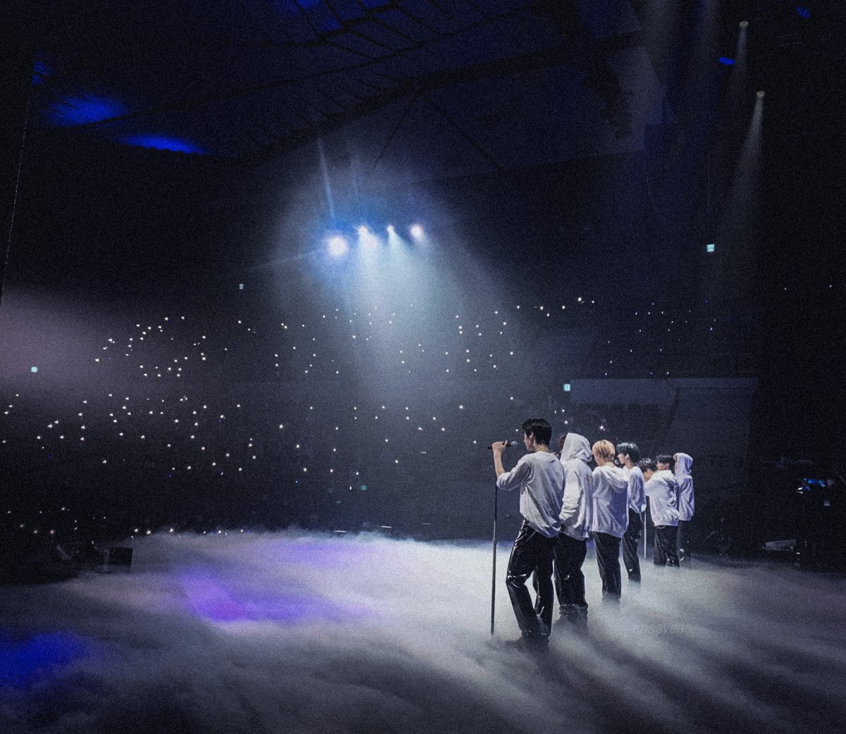 ensaven's tweet photo. happy 1st anniversary to the seven stars who made our sky covered with darkness shine the brightest. with the seven of you, our galaxy is complete. 

#Happy1stENniversary #ENHYPEN https://t.co/xIhBNYYZwd